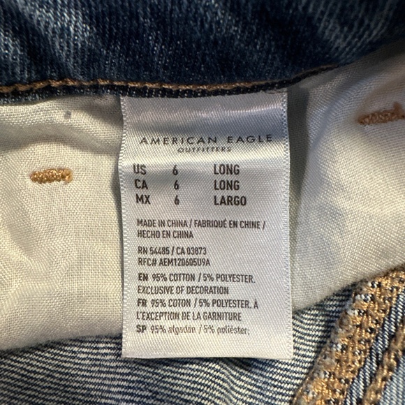 American Eagle Women’s Mom Jeans 6 Long Blue Distressed Straight - Picture 5 of 9